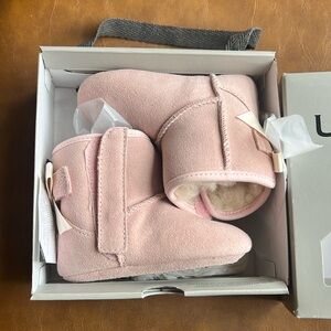 Jesse bow-Pink baby ugg boots. Size 02/03 (6-12 months). Never worn.